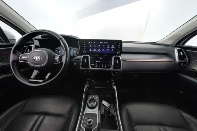 Valkoinen Maastoauto, Kia Sorento – XST-982