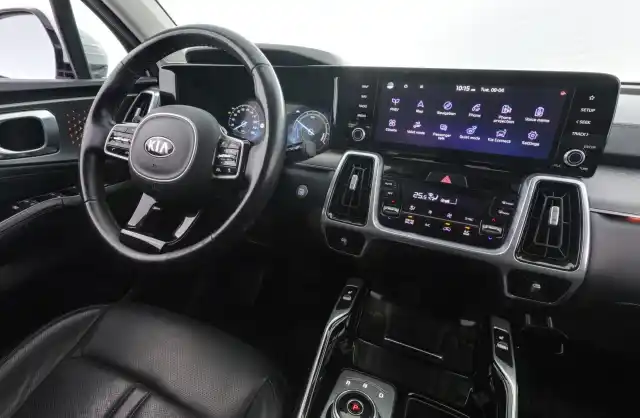 Valkoinen Maastoauto, Kia Sorento – XST-982