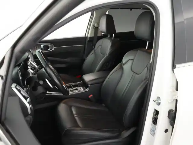 Valkoinen Maastoauto, Kia Sorento – XST-982