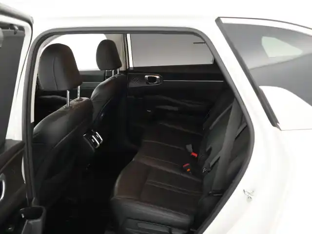 Valkoinen Maastoauto, Kia Sorento – XST-982