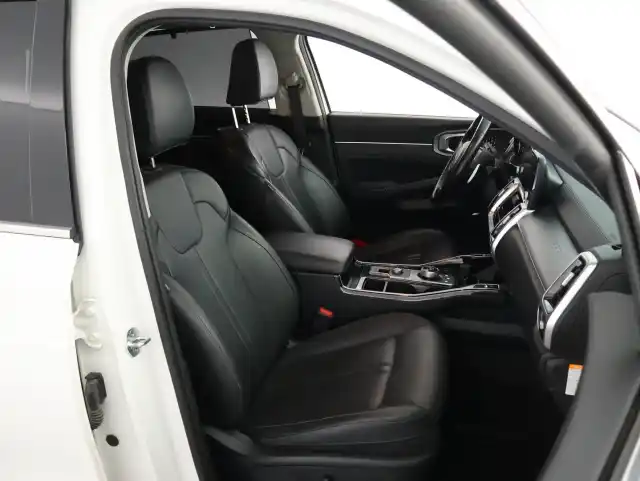 Valkoinen Maastoauto, Kia Sorento – XST-982