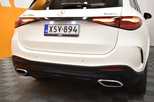 Valkoinen Maastoauto, Mercedes-Benz GLC – XSV-894