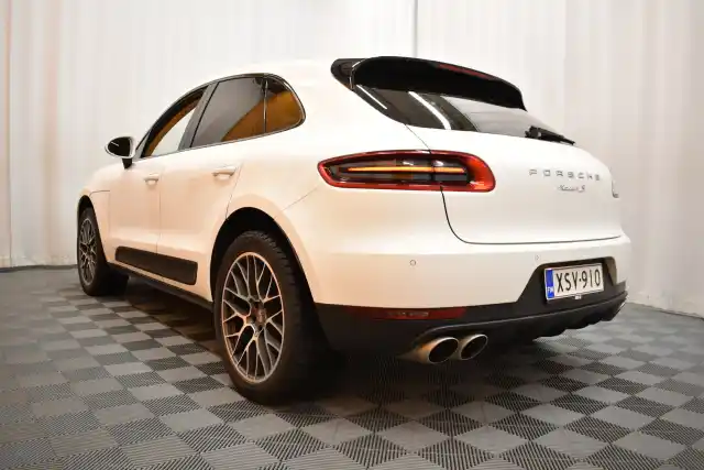 Valkoinen Maastoauto, Porsche Macan – XSV-910