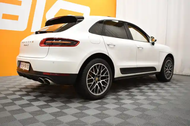 Valkoinen Maastoauto, Porsche Macan – XSV-910