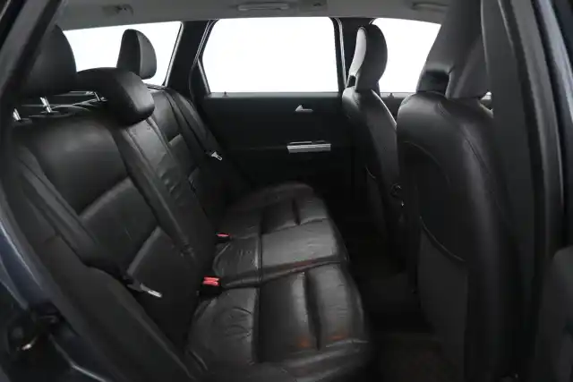 Harmaa Tila-auto, Volvo V50 – XSY-810