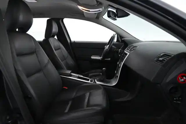 Harmaa Tila-auto, Volvo V50 – XSY-810