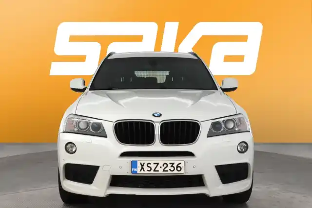 Valkoinen Maastoauto, BMW X3 – XSZ-236