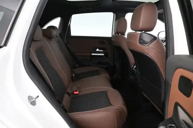 Valkoinen Farmari, Mercedes-Benz B – XTB-774