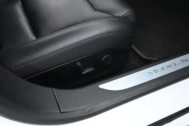 Valkoinen Sedan, Tesla Model S – XTC-546