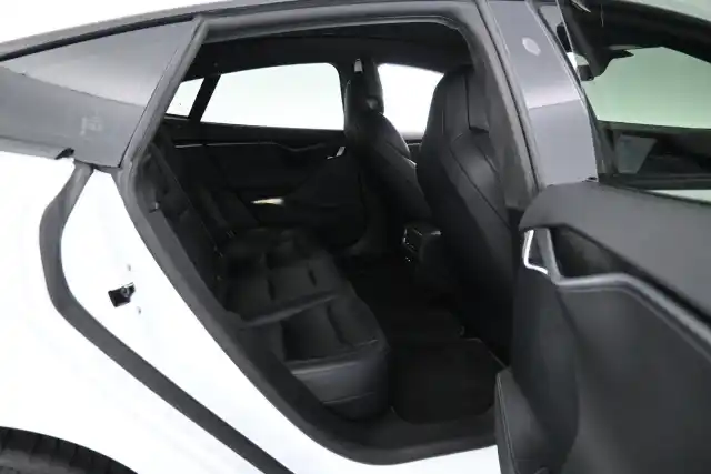 Valkoinen Sedan, Tesla Model S – XTC-546