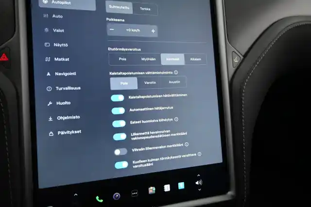 Valkoinen Sedan, Tesla Model S – XTC-546