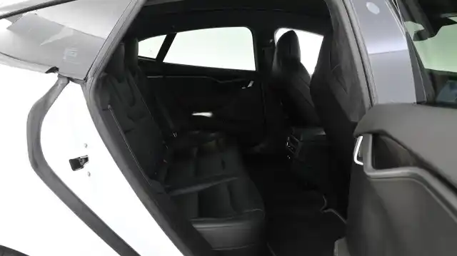Valkoinen Sedan, Tesla Model S – XTC-546