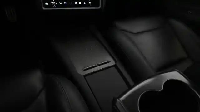 Valkoinen Sedan, Tesla Model S – XTC-546