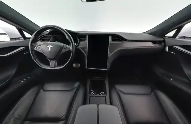 Valkoinen Sedan, Tesla Model S – XTC-546