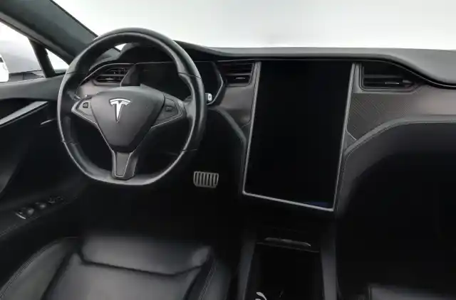 Valkoinen Sedan, Tesla Model S – XTC-546