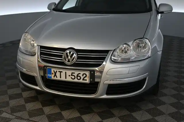 Harmaa Farmari, Volkswagen Golf Variant – XTI-562