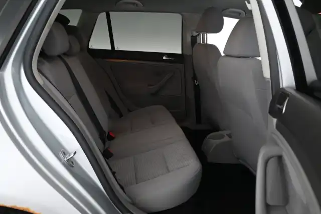 Harmaa Farmari, Volkswagen Golf Variant – XTI-562