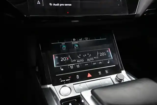 Harmaa Maastoauto, Audi e-tron – XTL-214