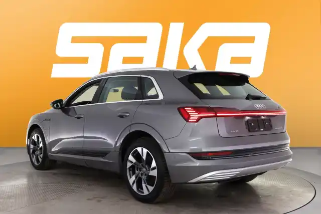 Harmaa Maastoauto, Audi e-tron – XTL-214