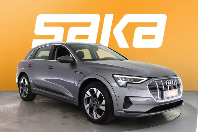 Harmaa Maastoauto, Audi e-tron – XTL-214