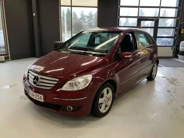 Punainen Tila-auto, Mercedes-Benz B – XUH-236