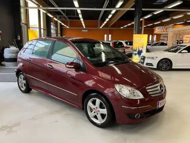 Punainen Tila-auto, Mercedes-Benz B – XUH-236