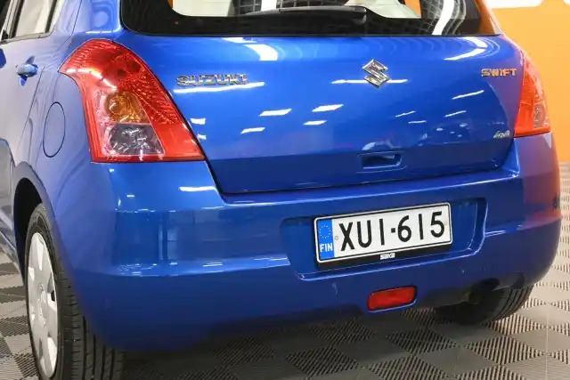 Sininen Viistoperä, Suzuki Swift – XUI-615