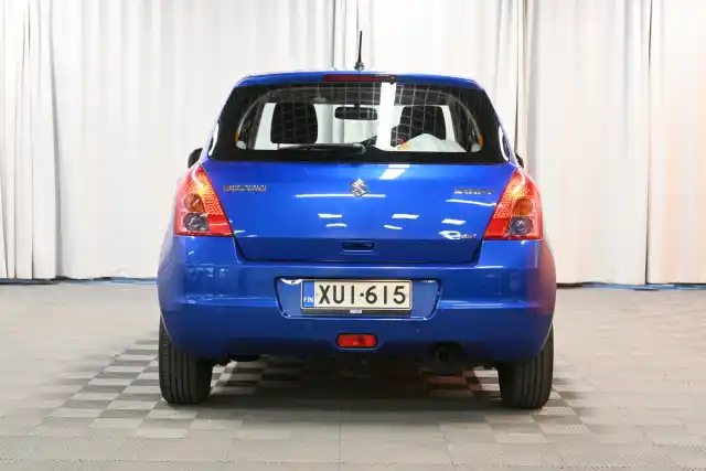 Sininen Viistoperä, Suzuki Swift – XUI-615