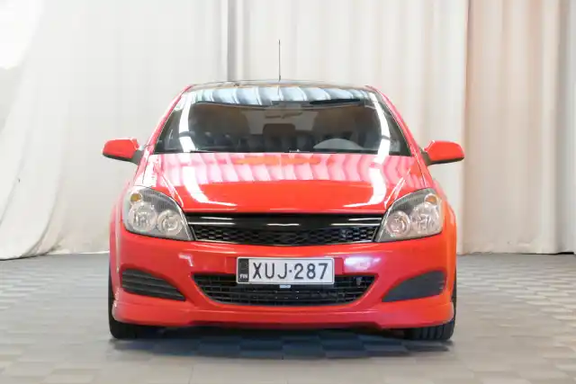 Punainen Viistoperä, Opel Astra – XUJ-287