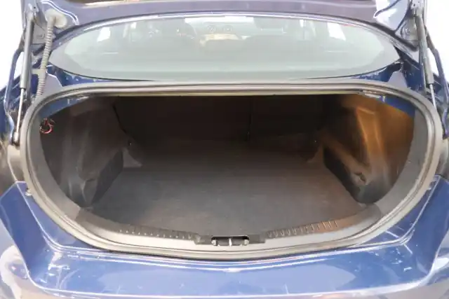 Sininen Sedan, Ford Mondeo – XUL-132