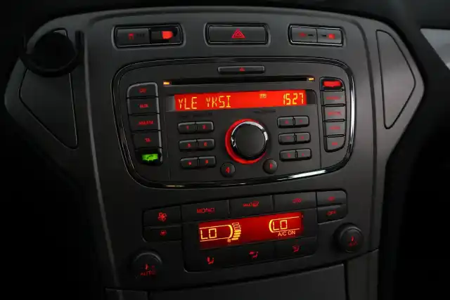 Sininen Sedan, Ford Mondeo – XUL-132