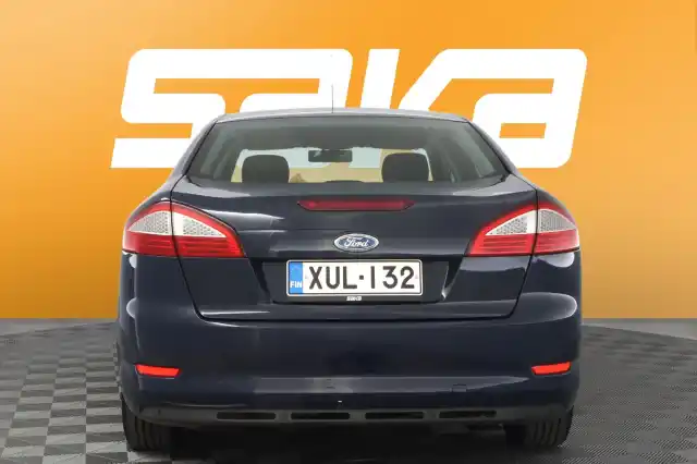 Sininen Sedan, Ford Mondeo – XUL-132