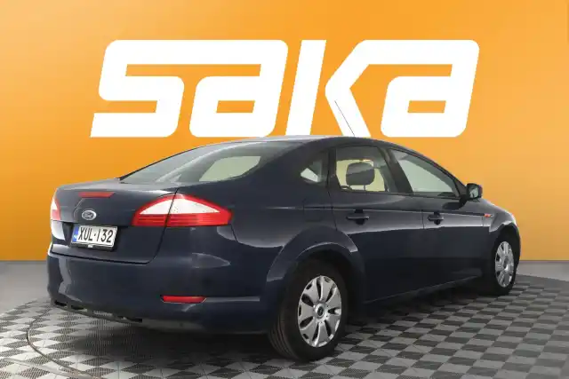 Sininen Sedan, Ford Mondeo – XUL-132