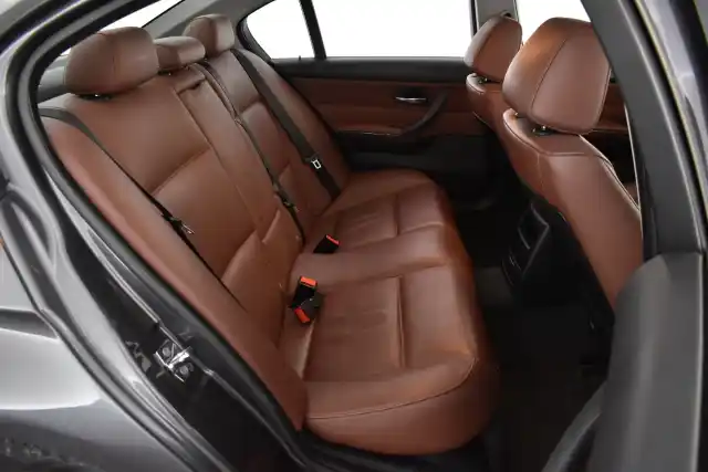 Harmaa Sedan, BMW 316 – XUN-997