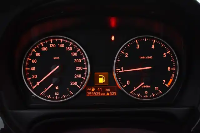 Harmaa Sedan, BMW 316 – XUN-997