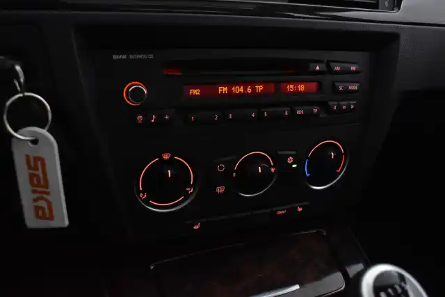 Harmaa Sedan, BMW 316 – XUN-997