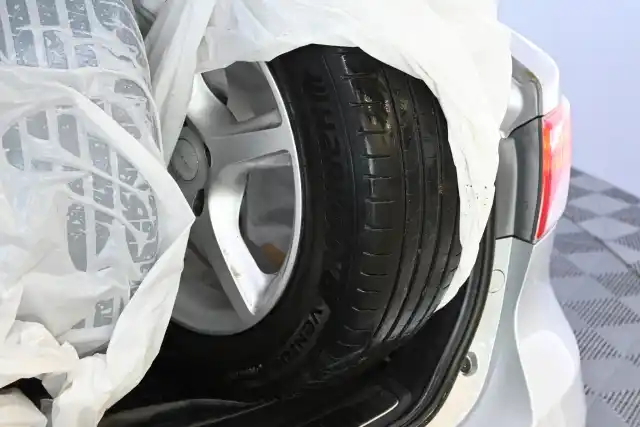 Hopea Farmari, Toyota Avensis – XUO-815