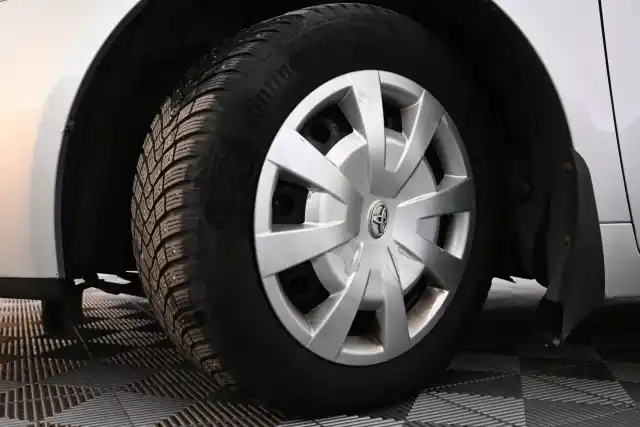 Hopea Farmari, Toyota Avensis – XUO-815