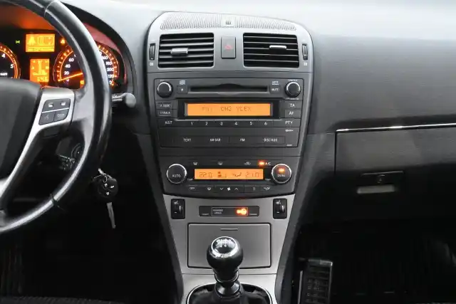 Hopea Farmari, Toyota Avensis – XUO-815