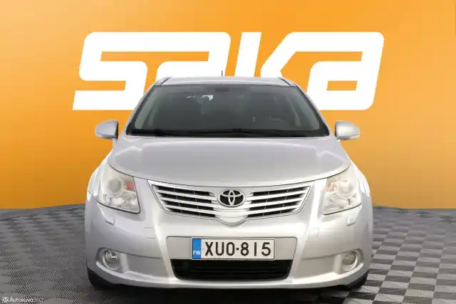 Hopea Farmari, Toyota Avensis – XUO-815