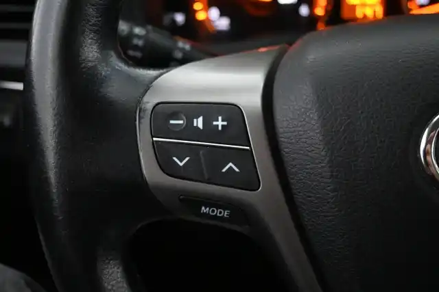 Hopea Farmari, Toyota Avensis – XUO-815
