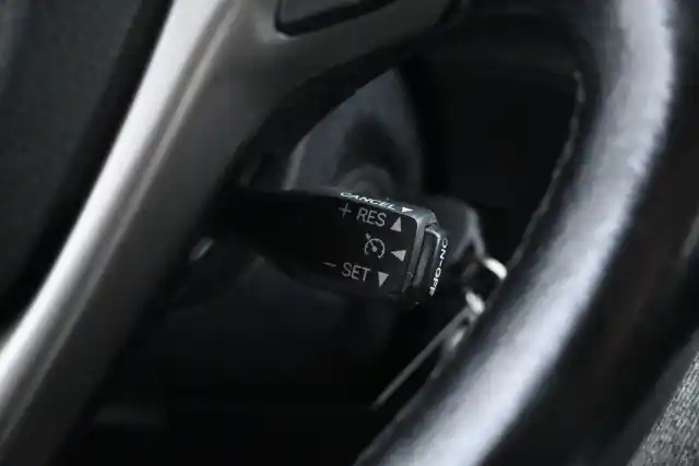 Hopea Farmari, Toyota Avensis – XUO-815