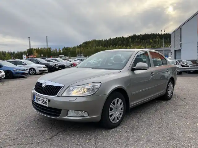 Ruskea (beige) Viistoperä, Skoda Octavia – XUP-356