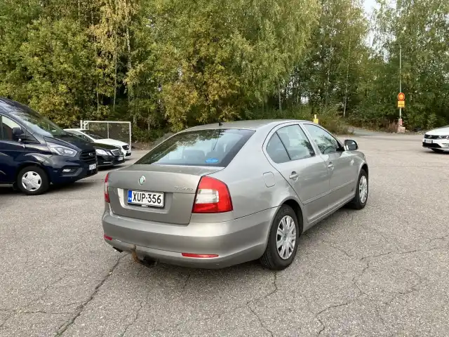 Ruskea (beige) Viistoperä, Skoda Octavia – XUP-356