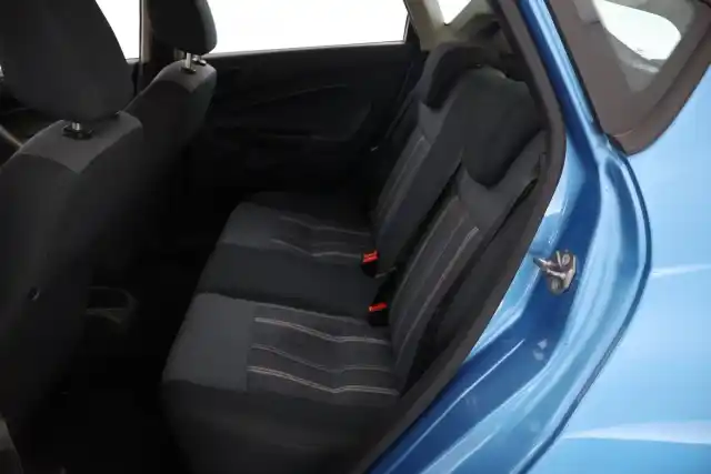 Sininen Viistoperä, Ford Fiesta – XUT-316