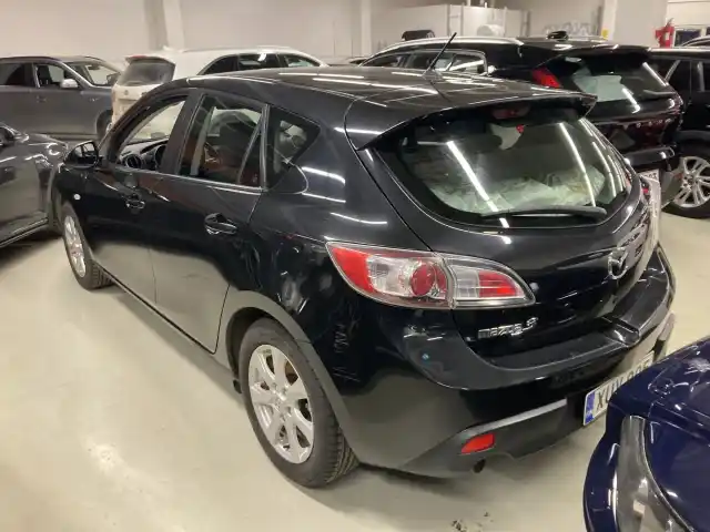 Musta Viistoperä, Mazda 3 – XUV-225