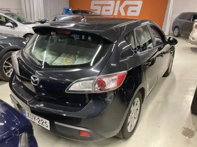 Musta Viistoperä, Mazda 3 – XUV-225