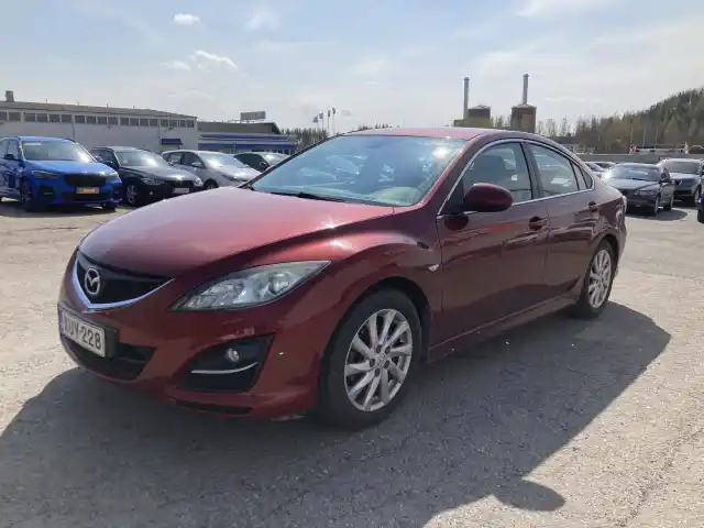 Punainen Sedan, Mazda 6 – XUV-228
