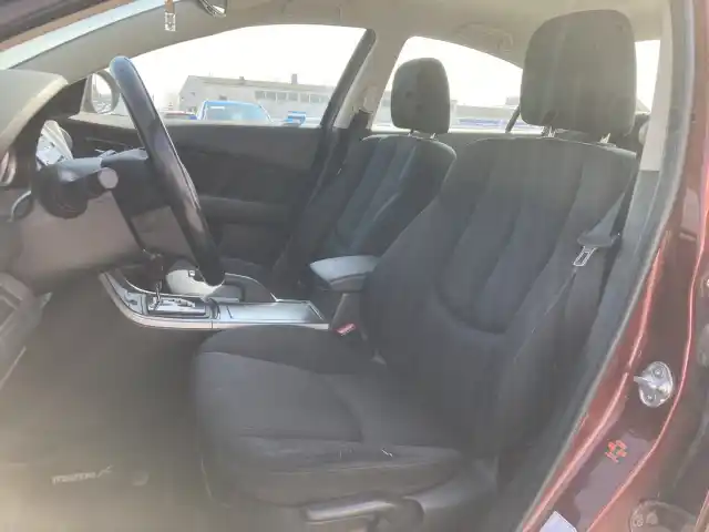 Punainen Sedan, Mazda 6 – XUV-228