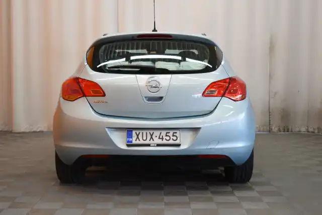 Sininen Viistoperä, Opel Astra – XUX-455